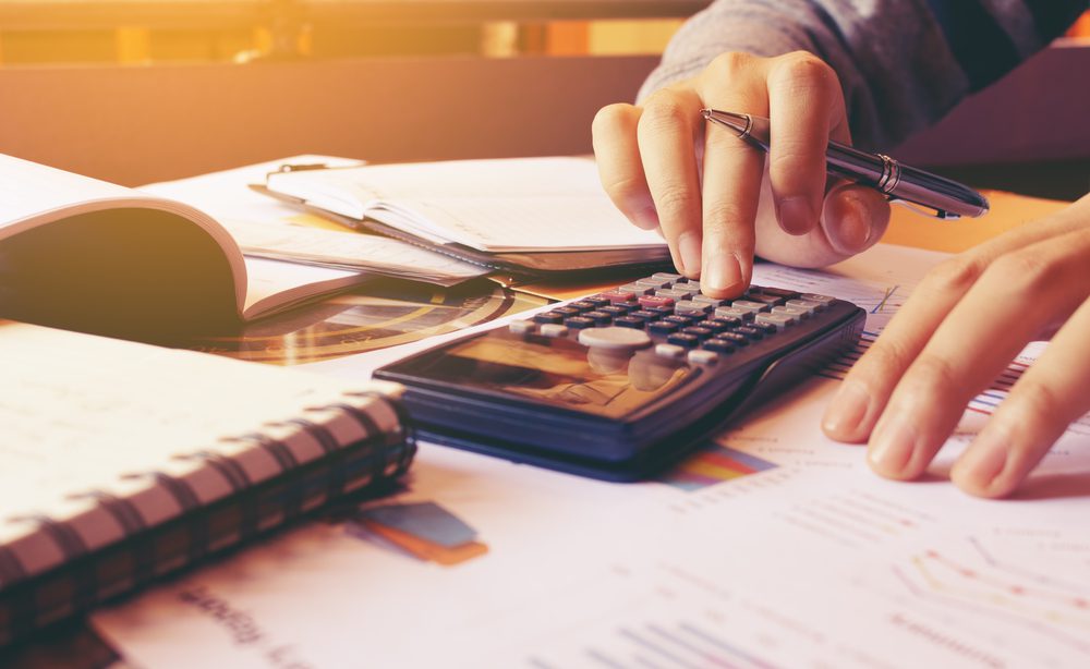 How to Pay Off Debt If you're Living Paycheck to Paycheck